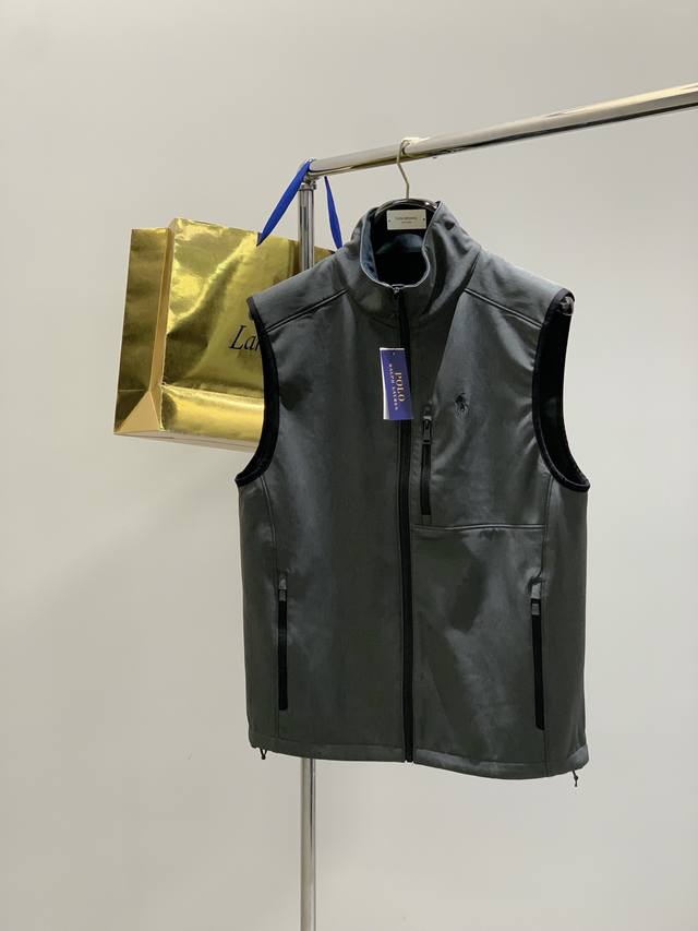 Polo， 2025秋冬新品，专柜同步有售，简约时尚休闲绒马甲，原版进口面料，舒适透气，顶级刺绣工艺字母图案装饰Logo，原版五金辅料，档次极高，独特设计，上身