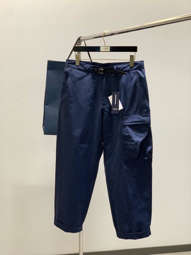 Dior 迪奥， 2025秋季新品，专柜同步有售，简约时尚休闲裤，原版进口面料，舒适透气，顶级印花工艺字母图案装饰Logo，原版五金辅料装饰，档次极高，独特设计