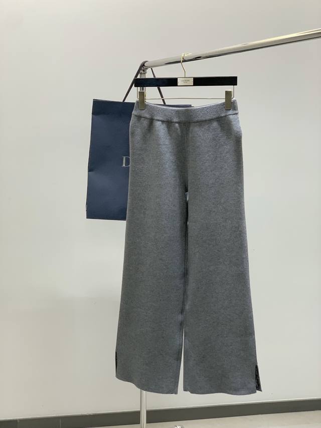 Dior 迪奥， 2025秋季新品，专柜同步有售，简约时尚针织休闲裤，原版进口面料，舒适透气，顶级针织工艺字母图案装饰Logo，档次极高，独特设计，上身时尚帅气