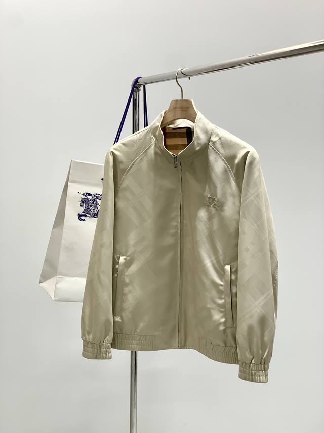 Burberry 巴宝莉，2025秋季最新品，专柜同步有售，原单狠货，时尚休闲夹克翻领外套，进口原版面料，上身舒适透气，顶级刺绣工艺字母图案装饰Logo，原版五