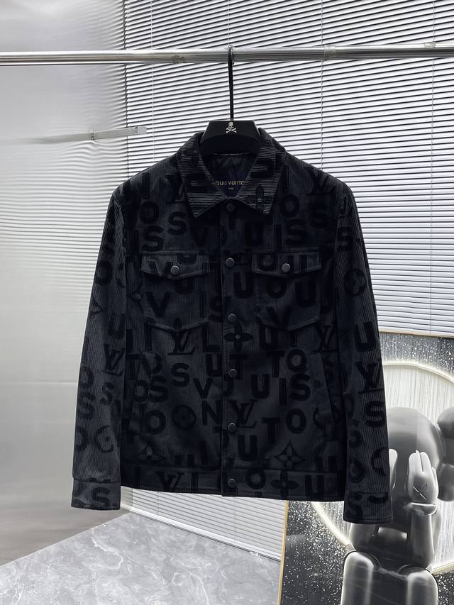 巴宝莉 Burberry 2025新款 翻领 夹克 外套，高端版本！专柜定制面料 透气舒适度高，细节无可挑剔，品牌元素设计理念，体现高品质。手感细腻柔软！呈现休