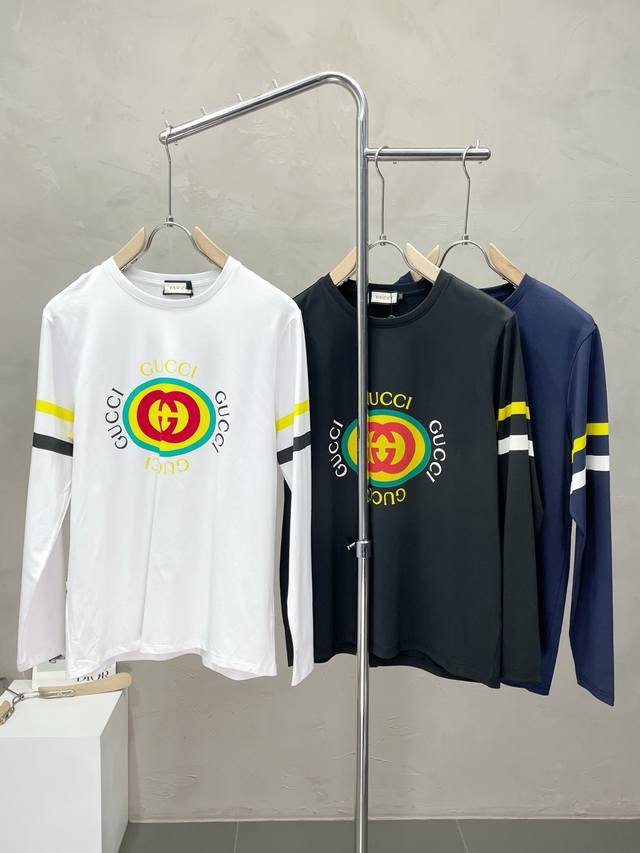 Gucci古驰独家专供最新时尚长袖 经典设计感与颜值爆棚的外套，品质更是无法挑剔品控可以直接入手，不容过错的高端臻品！通过细节图片便可感受到它强悍的气场，聚温保
