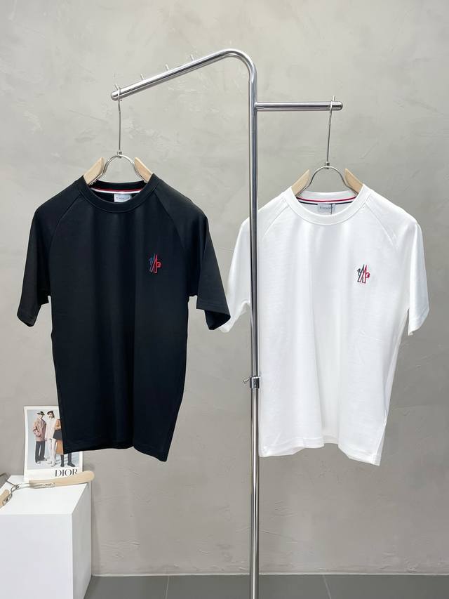 Moncler蒙口独家专供新款原单男士休闲短袖 高端定制 高端版本 时尚百搭爆款进口面料 手感超柔软细腻 穿着亲肤舒适 高端精品 代工厂P精细做工 上身非常赞