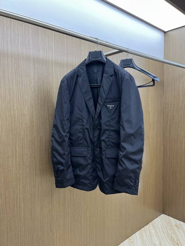 秋冬 Pd 2540Ss早秋新款发布普拉达西装夹克外套，秋季爆款原版外套，三角字母金属Logo款西装外套，穿上就是舒适自在又显瘦的存在，慵懒而随性，Fsh结合干