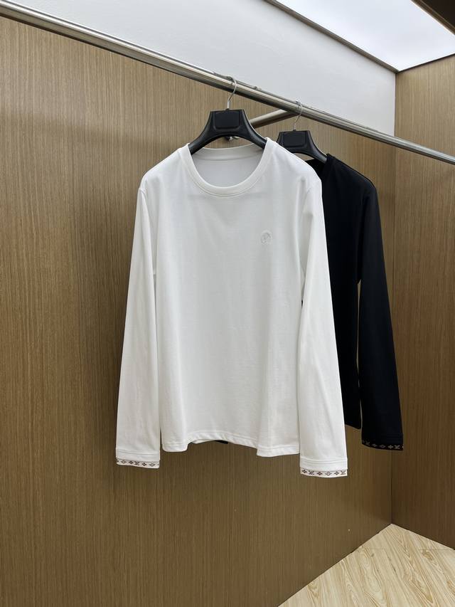 秋冬 Lv 2540S秋冬新品长袖T恤 、圆领独家定制丝光棉棉面料，明星最爱时装味休闲简单大方 品牌Logo设计 工艺设计,干净利落剪裁 都市风十足 可供独家顶