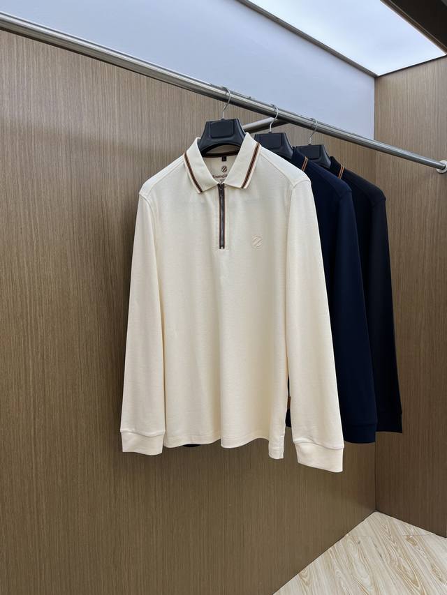 秋冬 Zz 2540秋冬新款男士标识短袖Polo衫，延续经典商务休闲翻领Polo恤.该款Polo衫采用丝光双面棉质珠地面料制成，隽永设计可跨越时尚潮流。经典款型