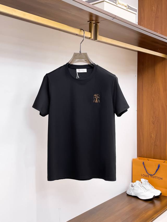 Bc 2025春夏新款首发专柜最新款圆领短袖 高端订制 设计前卫时尚！品牌Logo重工艺设计 高端定制100支双面丝光棉面料.手感柔软.穿着舒适.专柜级别精致车