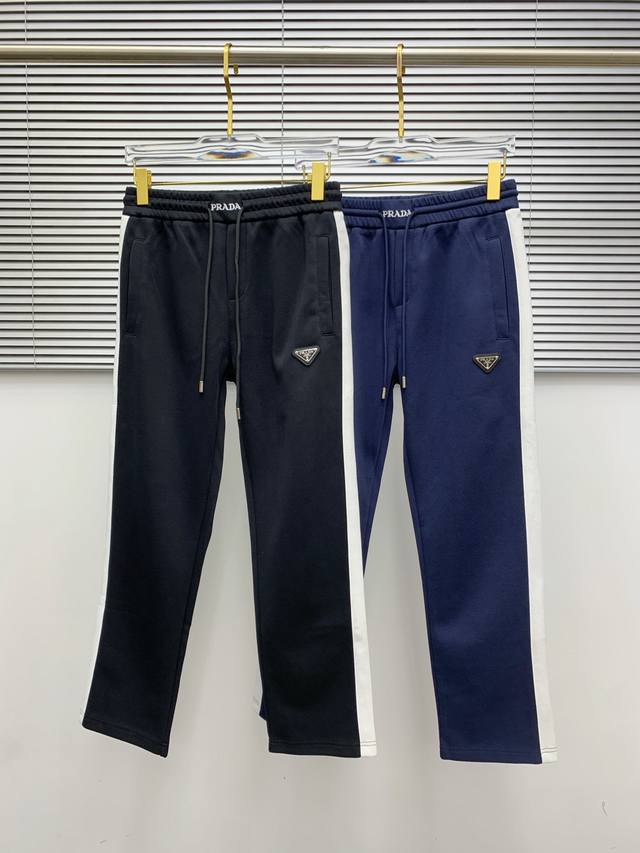 普拉达 Prada 2025秋冬新款休闲裤 金典立体刺绣定位Logo 定制五金 高端版本，专柜定制面料 透气舒适度高，细节无可挑剔，品牌元素设计理念，体现高品质