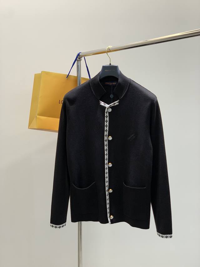 衣服 ，裤子 ，Louisvuitton 路易威登，2025秋季最新款，专柜同步有售，原单狠货，时尚休闲针织套装，上身很有特点！吸睛而有亮点，进口原版面料，顶级
