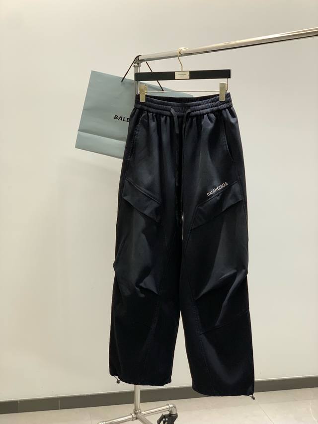 Balenciaga 巴黎世家，2025秋季最新品，专柜同步有售，原单狠货，时尚休闲裤，进口原版水洗弹力面料，舒适有弹性，顶级印花工艺字母图案Logo，原版五金