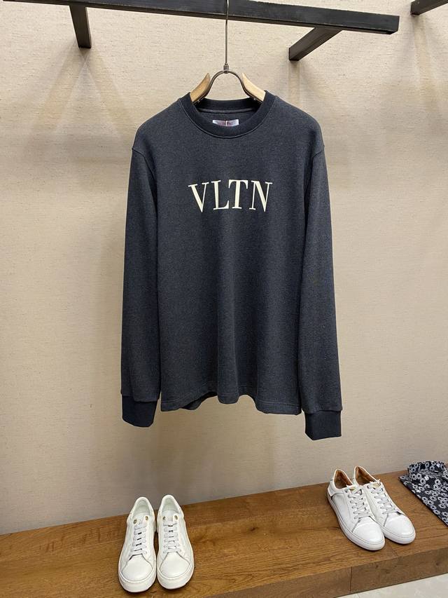 Vlt 华伦天奴新款圆领宽松棉圈长袖 Logo字母印花 黑色铆钉饰 宽松版型 男女同款 尺码：S-Xl