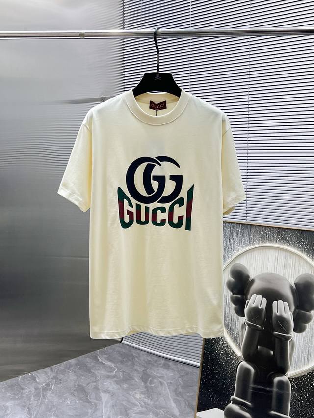 古奇 Gucci 2025Ss新款 半袖 体恤 短袖 宽松版 圆领 T恤，高端版本！专柜定制面料 透气舒适度高，细节无可挑剔，品牌元素设计理念，体现高品质。手感
