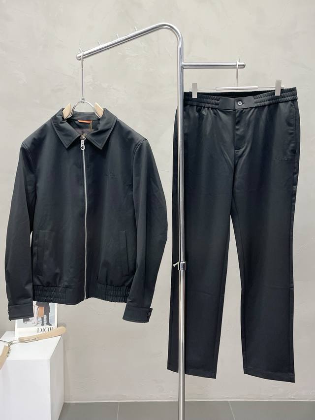 外套 、休闲裤 。Lp-Loro Piana诺悠翩雅独家专供新款专柜同款休闲套装，高级感满满！细节精致高档，做工无可挑剔！进口面料 立体精致细腻。原版高端双面平