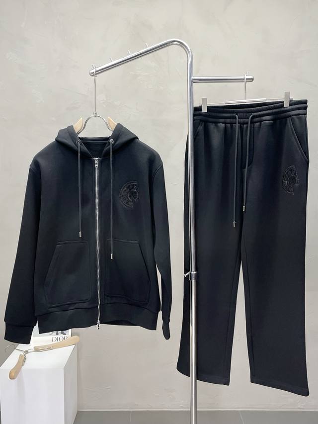 外套 、休闲裤 。HermèS爱马仕独家专供新款原单男士休闲秋冬套装 内里加绒加厚 高端定制 高端版本 时尚百搭爆款进口面料 手感超柔软细腻 穿着亲肤舒适 保暖