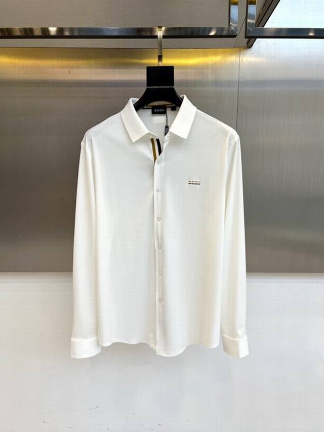 Boss、2025秋冬新品男士经典白衬衫。以纯粹美学诠释现代职场着装哲学，重塑专业与风度的完美平衡。 精选高支棉面料：采用120支双股埃及棉，密度达200G ㎡