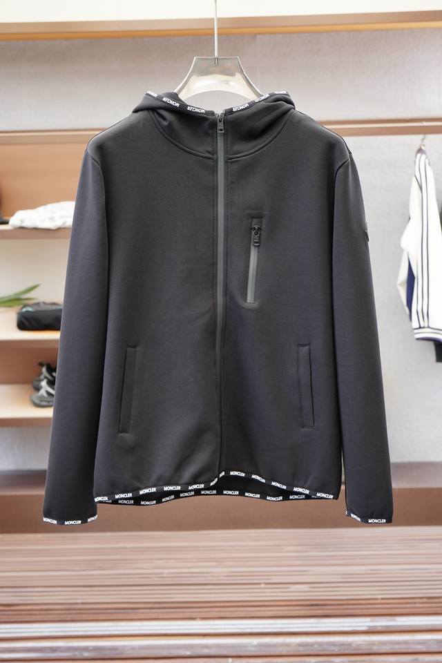 蒙口- 2025新款 夹克外套！今年的专柜新品，男士帅酷爆款 时尚都市百搭款，特供定制面料，不是一般面料所能对比的产品。非常极具魅力的设计，细节非常到位，这么有
