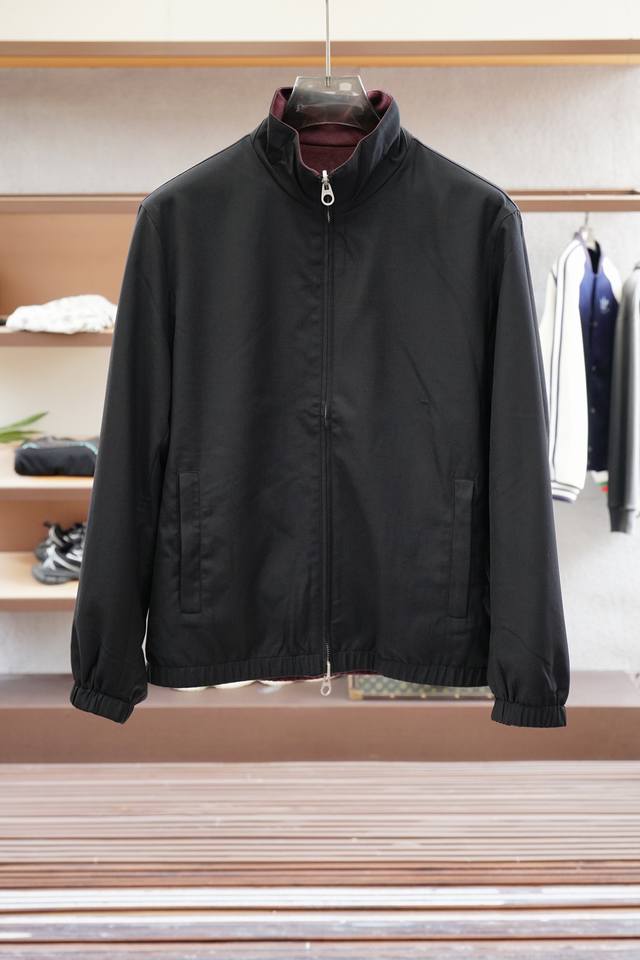 Kiton-奇顿2025秋季双面夹克外套！今年的专柜新品，男士超软面料帅酷爆款 外套。时尚都市百搭款，今年必定超火爆，夏季必备神器，，携带方便，折叠起来是一点点