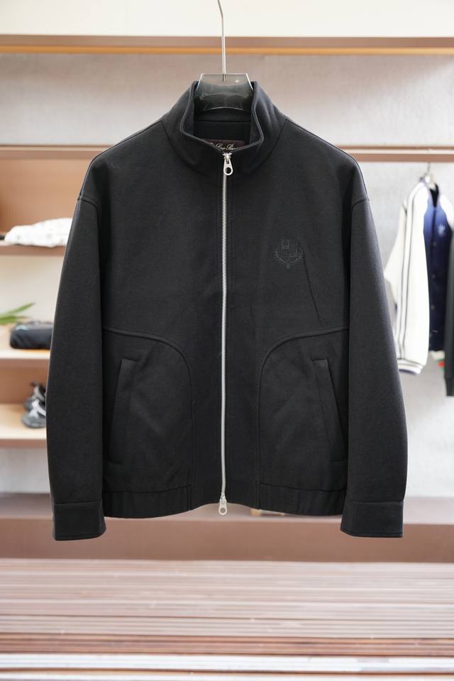 L 25秋季夹克外套！今年的专柜新品，男士超软面料帅酷爆款 外套。时尚都市百搭款，今年必定超火爆，夏季必备神器，，携带方便，折叠起来是一点点的体积，水洗后快速脱