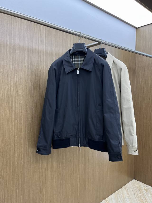 秋冬 Bbr 2540Ss早秋新款 巴宝莉翻领夹克外套，秋季爆款外套，格子内里，战马刺绣款外套，穿上就是舒适自在又显瘦的存在，慵懒而随性，Fsh结合干净简单的色