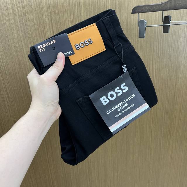 新品 Boss高端定制、2025早春最新款牛仔裤 柜台同步发售 原版定制复刻 客供五金辅料 原单品质 进口牛仔面料重工洗水 精品皮牌 做工走线精细 上身绝佳！F