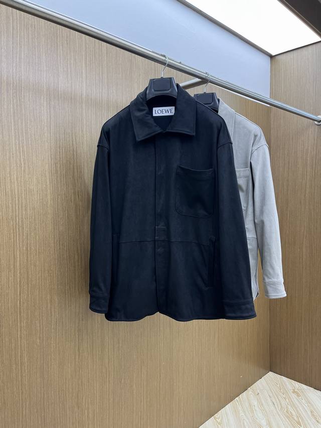秋冬 Loe 2540Ss秋冬新款休闲外套，最值得入手的一款经典外套，简单低调奢华不过时的压印图案装饰，无疑是众多粉丝无法拒绝的时尚单品！细节精湛细致，散发着迷