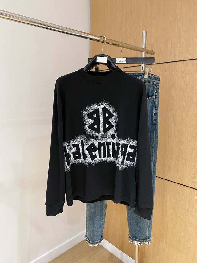 巴黎世家25Ss秋季 新品 新款贸易订单圆领长袖打底长袖T恤网红款！上身舒适透气，不僵硬，整体有着丰富的立体感，品质出口订单，满足通勤人们对于着装的简约需求，上