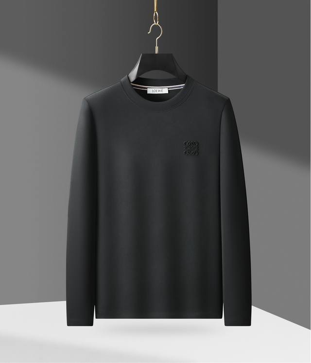 2025秋冬新品登场！ 码数:M.L.Xl.Xxl.Xxxl 颜色:黑色，米白色，浅花灰色 精品空气层轻奢长袖T恤Brb 创新空气层面料结构，双层高支棉纱中空织