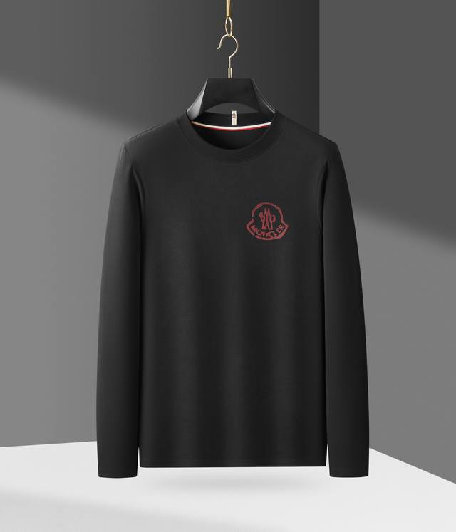 2025秋冬新上款！ 颜色: 黑色，白色 码数:M.L.Xl.Xxl.Xxxlbrb 经典长袖T恤，以简驭繁，棉感至上。 摒弃冗余设计，回归衣着本真。利落剪裁勾