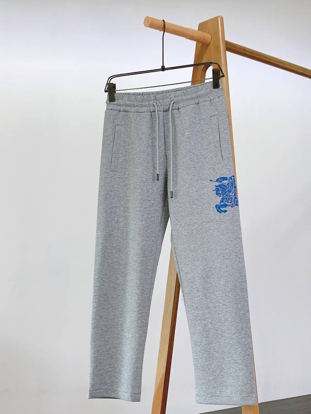 Burberry 巴宝莉 2025Fw早秋新品 战马浮雕抽绳休闲短裤 时尚系列，独特设计，抽绳休闲长裤 订纱开始订染和订纺。 国内某大厂出口日本 和供应几大顶级