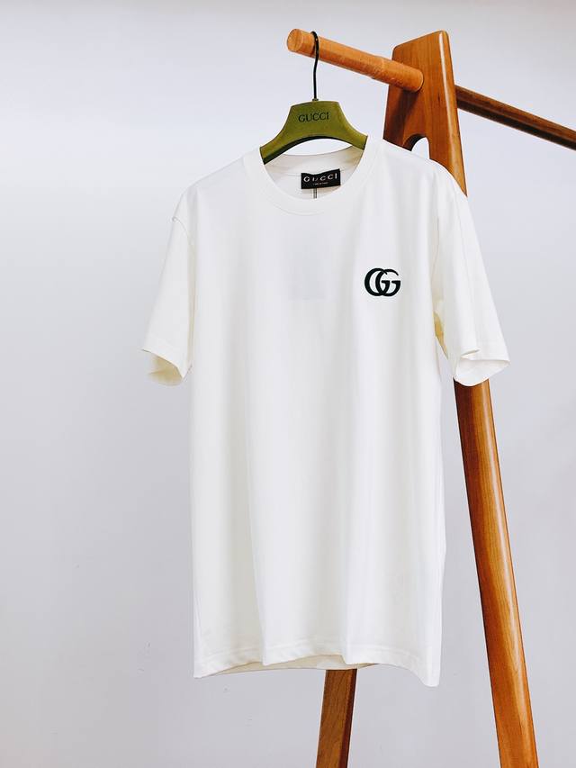 Gucci 古驰 2025Ss春夏新品 经典Gg刺绣短袖T恤，极简设计藏满细节巧思 胸口精致呈现，立体饱满，传承品牌经典基因，辨识度拉满，一眼彰显奢华格调 10