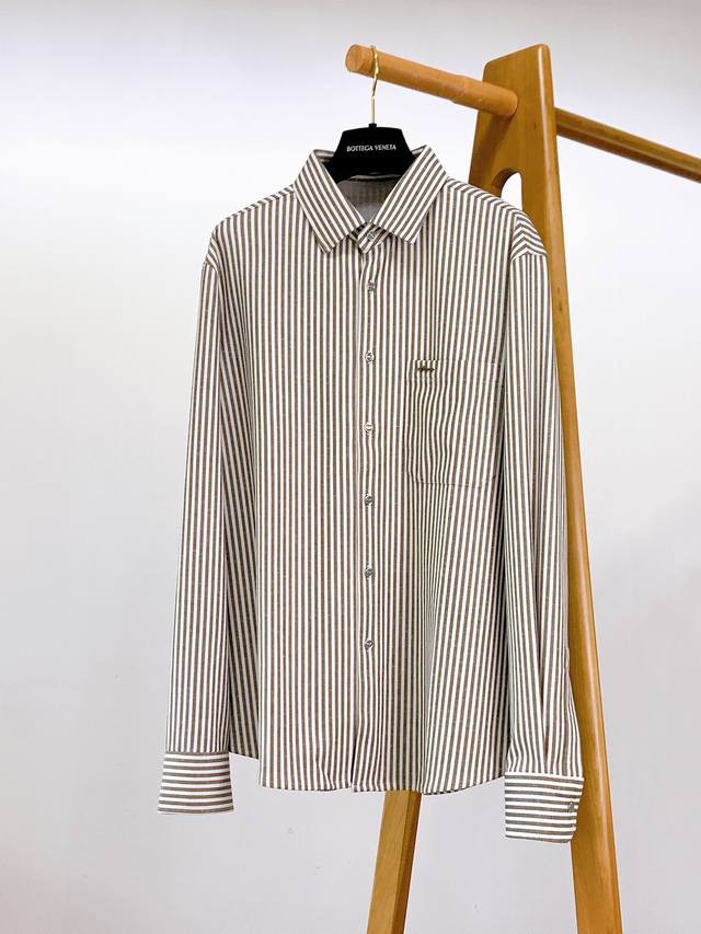 Kiton 奇顿 2025Fw早秋新品 撞色条纹衬衫官网在售，专柜同款！ 经典版型衬衫怎么穿都好看，经典的款式每年都是爆款 客供御用面料织纹 经过多重工艺反复处