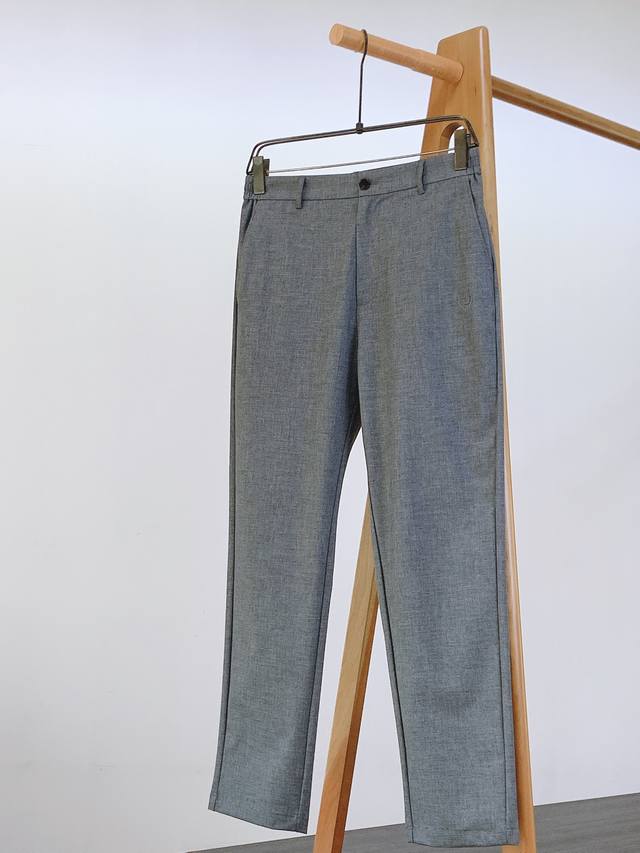 Loropiana L.P2580Fw早秋新品 商务休闲裤，臻选优质面料打造，贴身舒适，独特设计，缔造简约线条感，版型不挑人，客供五金装饰辅料，工艺精湛，版型超
