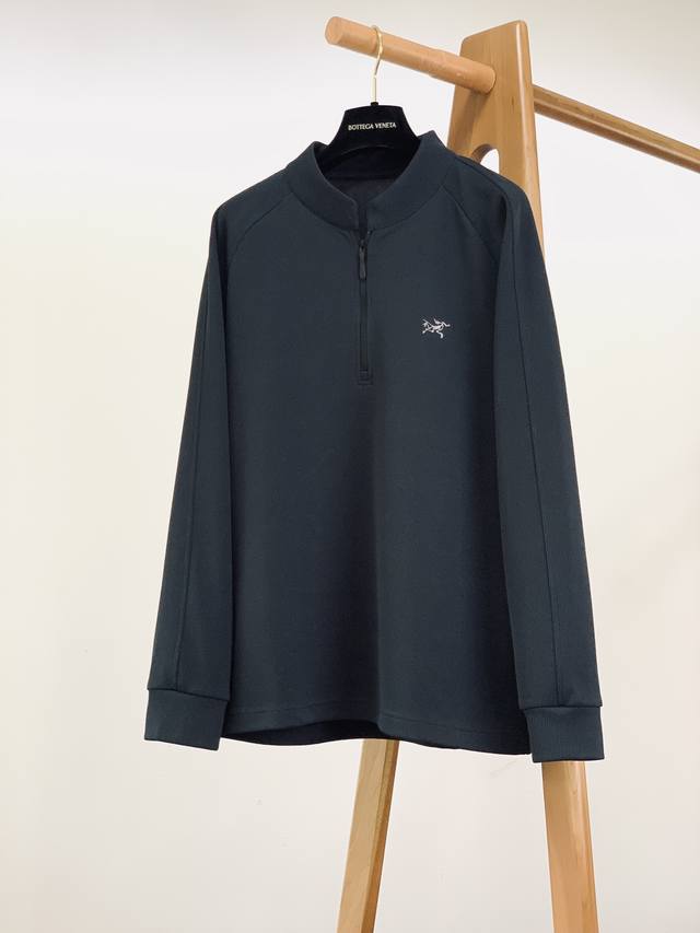 Arcteryx 始祖鸟 2025Fw早秋新品 半拉链休闲打底卫衣，硬核品质藏在这些里 面料纹理清晰，肉眼可见的立体质感，透气又有筋骨，日常穿、户外轻运动都适配