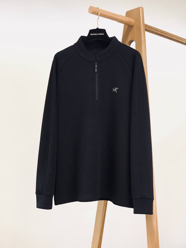 Arcteryx 始祖鸟 2025Fw早秋新品 半拉链休闲打底卫衣，硬核品质藏在这些里 面料纹理清晰，肉眼可见的立体质感，透气又有筋骨，日常穿、户外轻运动都适配