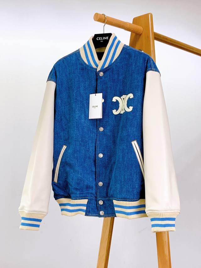 Celine 赛琳 Triomphe Trail棒球棉服夹克 以经典棒球服版型为基础，大胆采用牛仔布与白色皮质面料拼接设计 。蓝色牛仔布充满复古韵味，而白色皮质