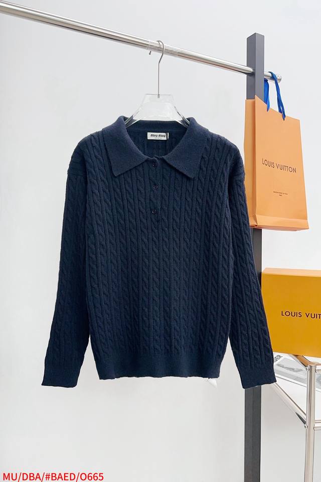 O665 Mu Miu Miu24羊绒Polo衫 19200购入开发，羊绒58% 27%睛 15%棉混纺，毛料提花、定染毛料、定制1：1纽扣，定制1：1商标，修