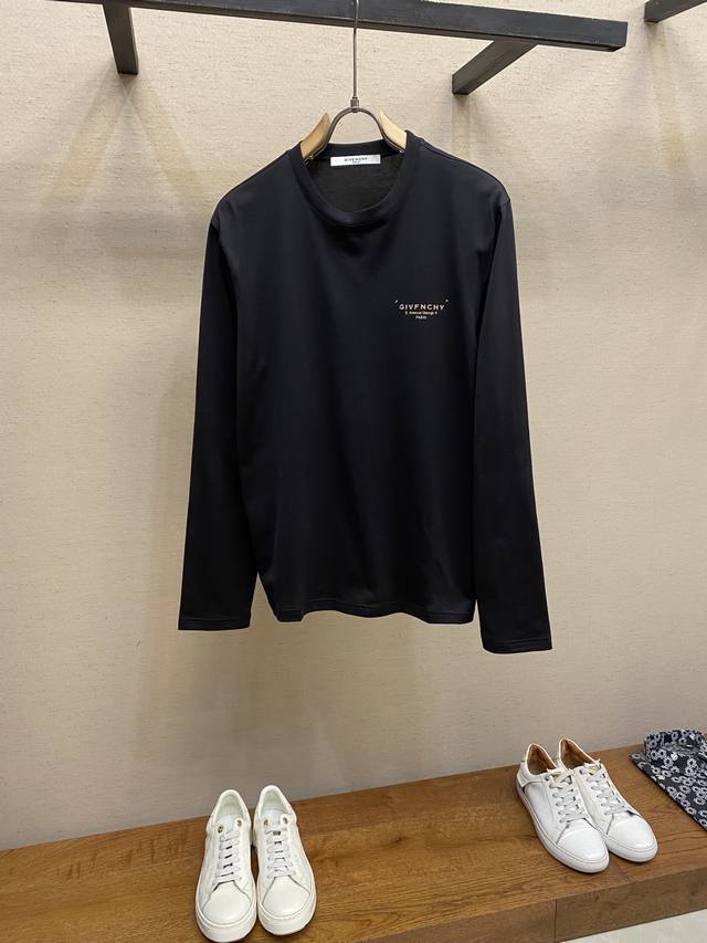 Givenchy，男女同款圆领长袖T恤 秋天可外穿 冬天可打底 一年四季可穿 超高性价比 随意对比 面料采用原版订制纯棉长绒棉 压肤感觉超舒服，非常重磅且有质感