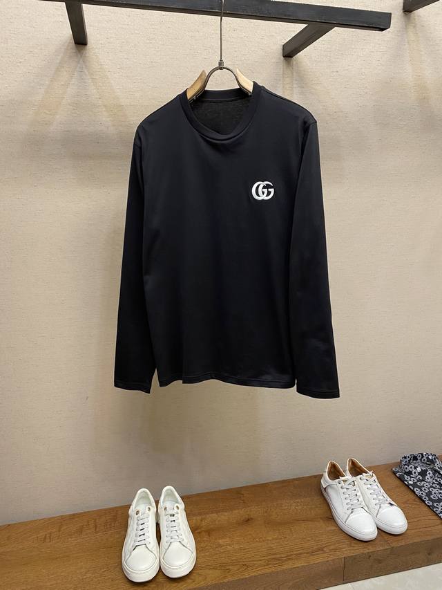 Gucci，男女同款圆领长袖T恤 秋天可外穿 冬天可打底 一年四季可穿 超高性价比 随意对比 面料采用原版订制纯棉长绒棉 压肤感觉超舒服，非常重磅且有质感 自然