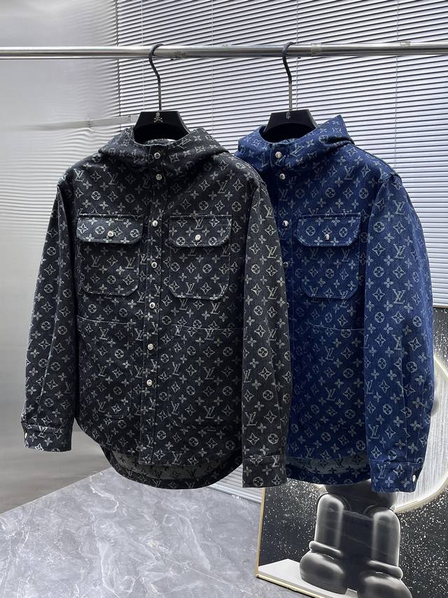 古奇 Gucci 2025新款 连帽 牛仔 夹克 外套，高端版本！专柜定制面料 透气舒适度高，细节无可挑剔，品牌元素设计理念，体现高品质。手感细腻柔软！呈现休闲
