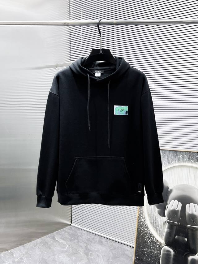 芬迪 Fendi 2025Ss新款 长袖 连帽 卫衣，高端版本！专柜定制面料 透气舒适度高，细节无可挑剔，品牌元素设计理念，体现高品质。手感细腻柔软！呈现休闲裁