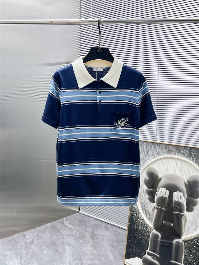 迪奥 Dior 2025Ss新款 翻领短袖 针织 Polo衫，高端版本！专柜定制面料 透气舒适度高，细节无可挑剔，品牌元素设计理念，体现高品质。手感细腻柔软！呈