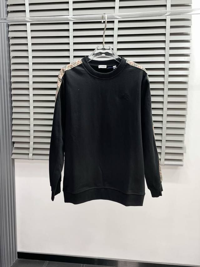 卫衣 、长裤 。Burberry巴宝莉独家专供新款专柜同款套装，透气舒适休闲！高级感满满！细节精致高档，做工无可挑剔！原版高端面料很显高级！面料柔软细腻舒适 吸