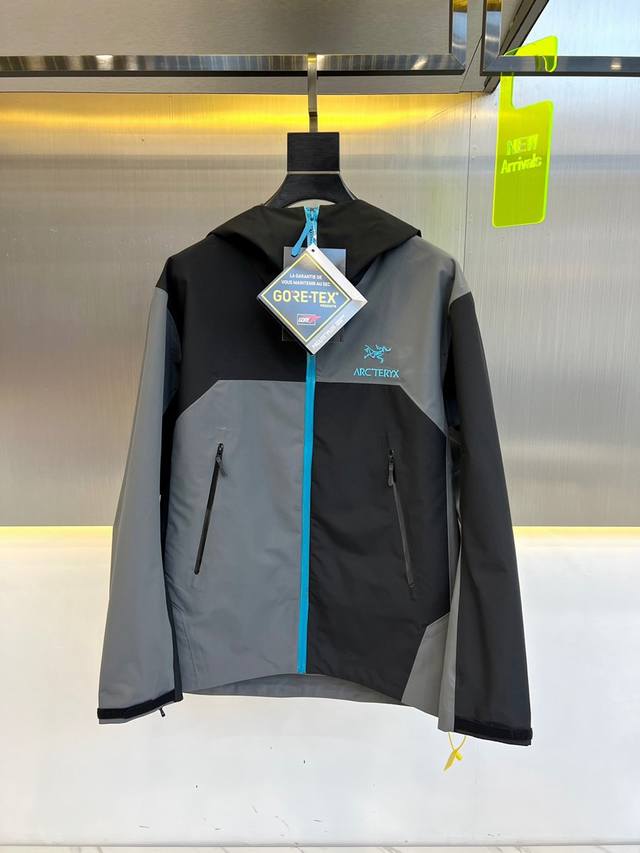 Arcteryx 始祖鸟- 限量款-蓝标拼色 Betajacketrecut No7拼色Logo硬壳连帽冲锋衣 仅在加拿大地址发售，No.7更是限量中的限量款