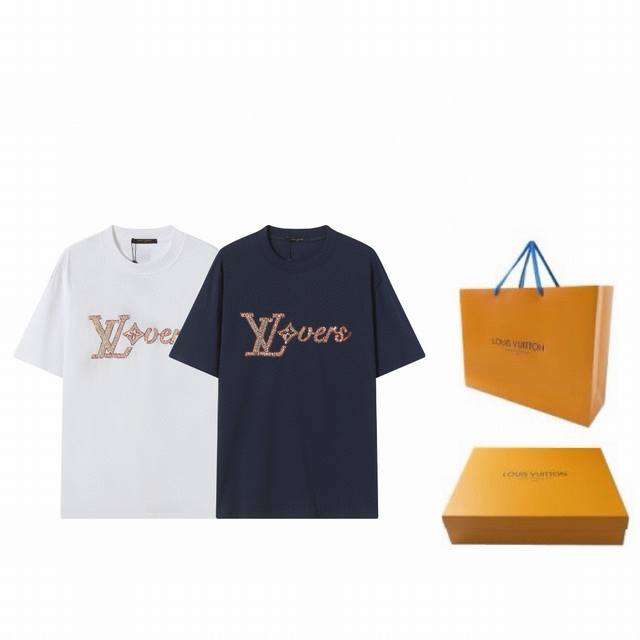 Vd1001# 有量让利 Lv路易威登珠片彩色字母串珠刺绣亮片圆领短袖 串珠亮片刺绣 全套包装 三标齐全 原版配套辅料1:1 主唛工艺 非常的高端 已经过高温预