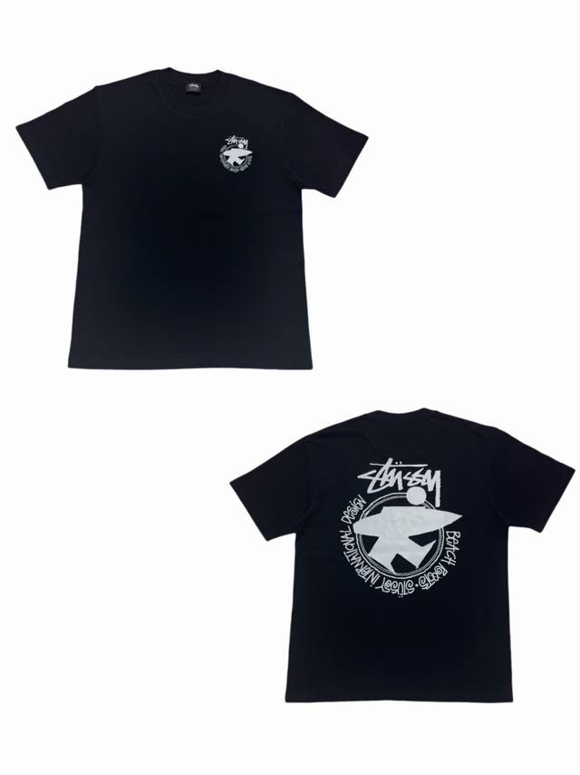 S251# 白底图 Stussy Ss22后背印花圆领短袖T恤 男女同款 采用圆筒无缝工艺 原版工艺 衣服侧面没有缝合骨位 鉴定重点 面料：全都订织定染，260