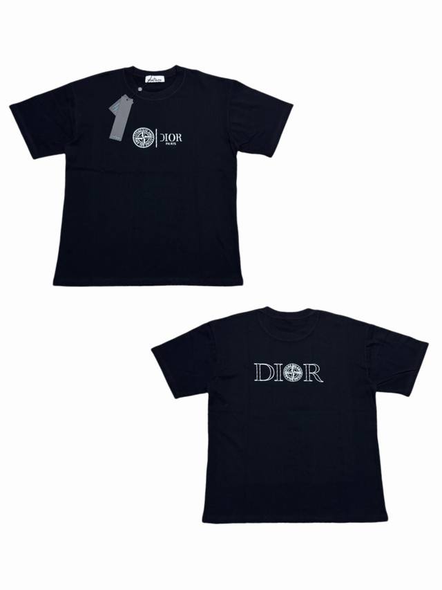 047# Stone Island石头岛 X Dior 联名印花圆领短袖T恤 经典圆领设计 配合精准的剪裁比例 无论是单穿展示干净利落的形象 还是作为打底增加层