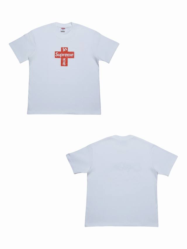 Su113# 白底图 Supreme 十字架 Logot恤短袖 男女同款 采用圆筒无缝工艺 原版工艺 衣服侧面没有缝合骨位 鉴定重点 面料：全都订织定染，260