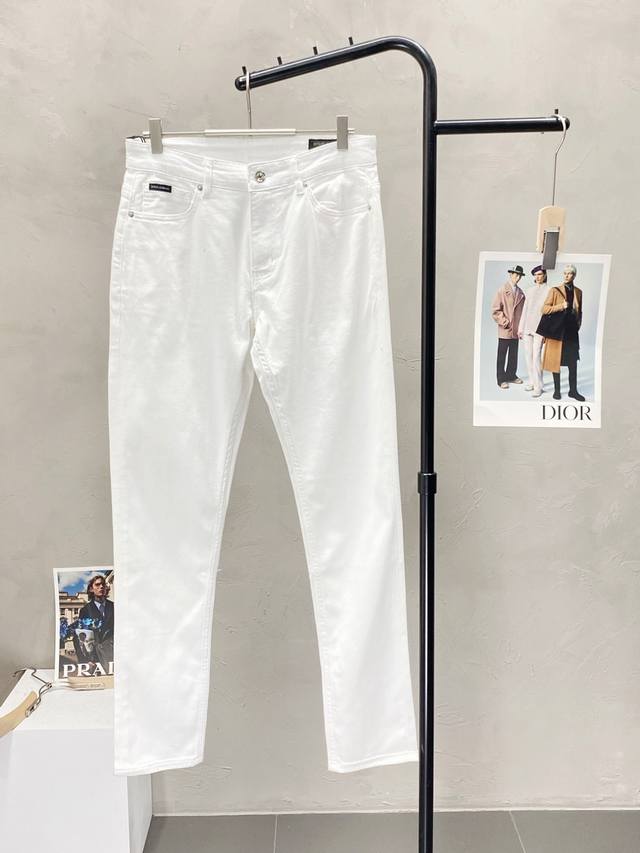 Dolce&Gabbana杜嘉班纳独家专供新款 牛仔裤，高端版本！专柜 面料 透气舒适度高，细节无可挑剔，品牌元素设计理念，体现高品质。手感细腻柔软！呈现休闲裁