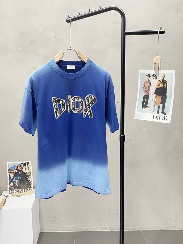 Dior迪奥独家专供新款原单男士休闲春夏短袖 高端 高端版本 时尚百搭爆款进口面料 水洗做旧晕染设计 手感超柔软细腻 穿着亲肤舒适 高端精品 代工厂P精细做工