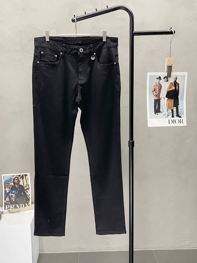 Burberry巴宝莉独家专供新款休闲春夏牛仔裤高端版本！专柜 面料 透气舒适度高，细节无可挑剔，品牌元素设计理念，体现高品质。手感细腻柔软！呈现休闲裁剪，上身